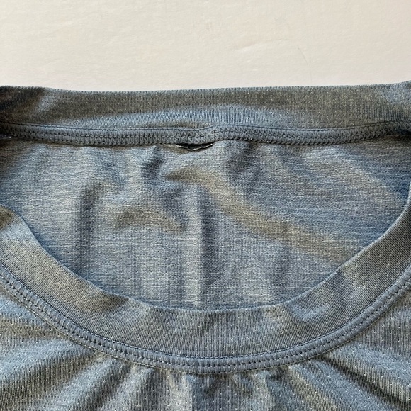 Vuori Tradewind Pocket Performance T-shirt Size Medium Blue - Picture 4 of 7